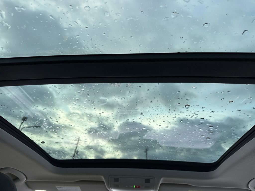 Used 2024 Volkswagen Tiguan Wolfsburg Edition image 22