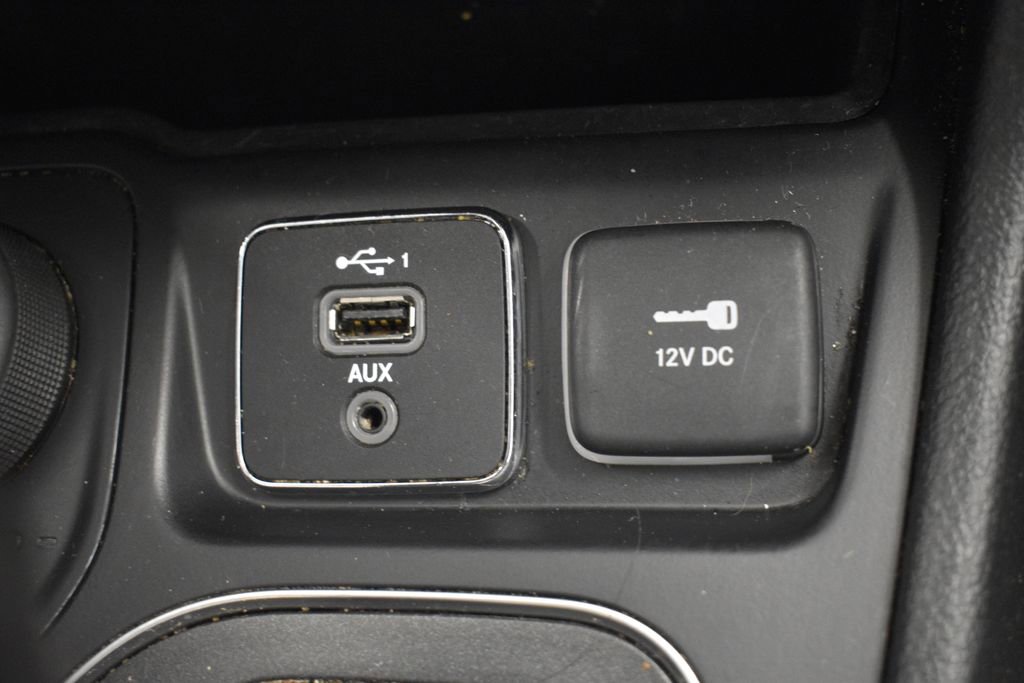 Used 2019 Jeep Cherokee Trailhawk w/ Cold Weather Group image 38