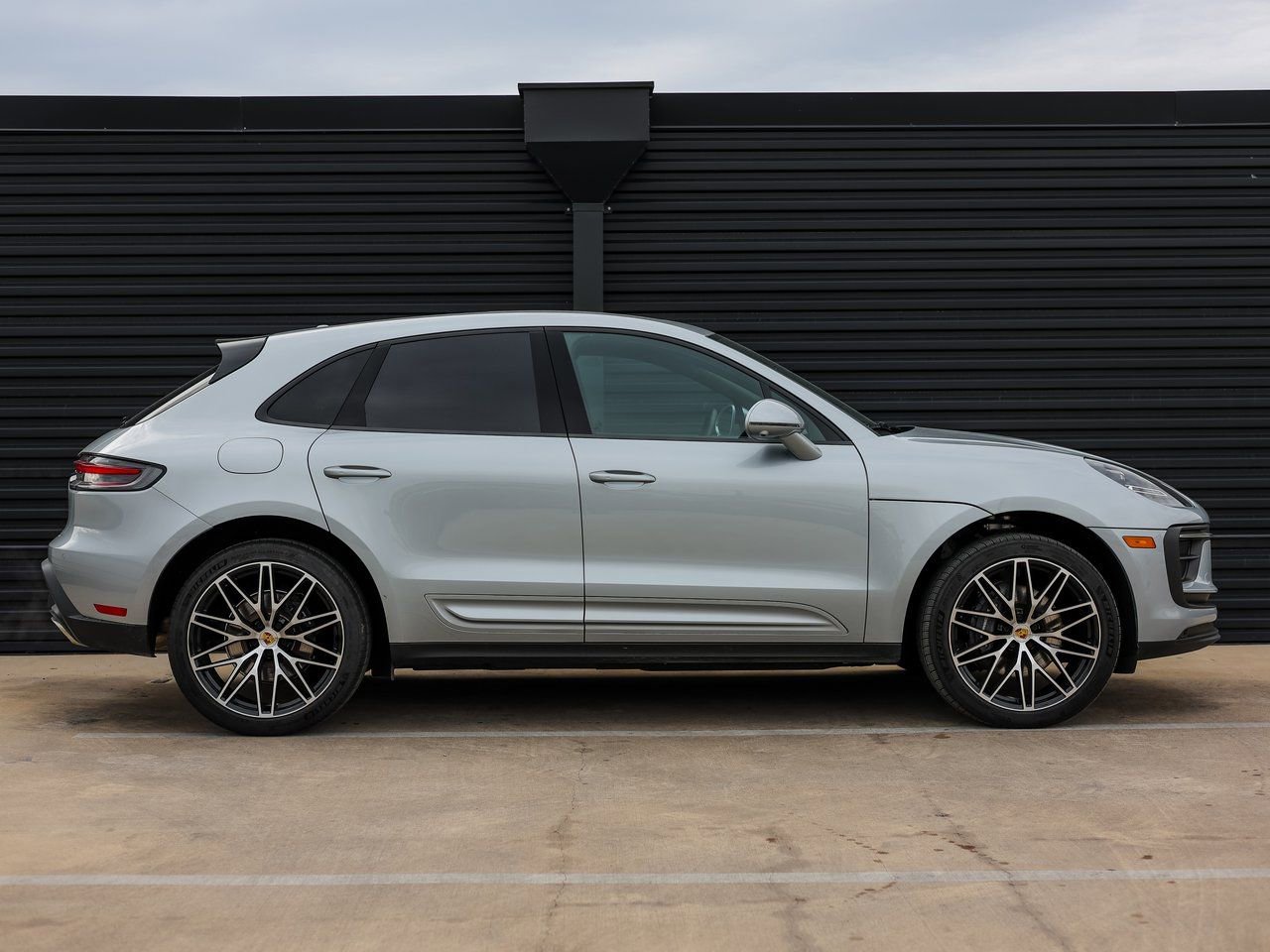 Certified 2025 Porsche Macan image 8