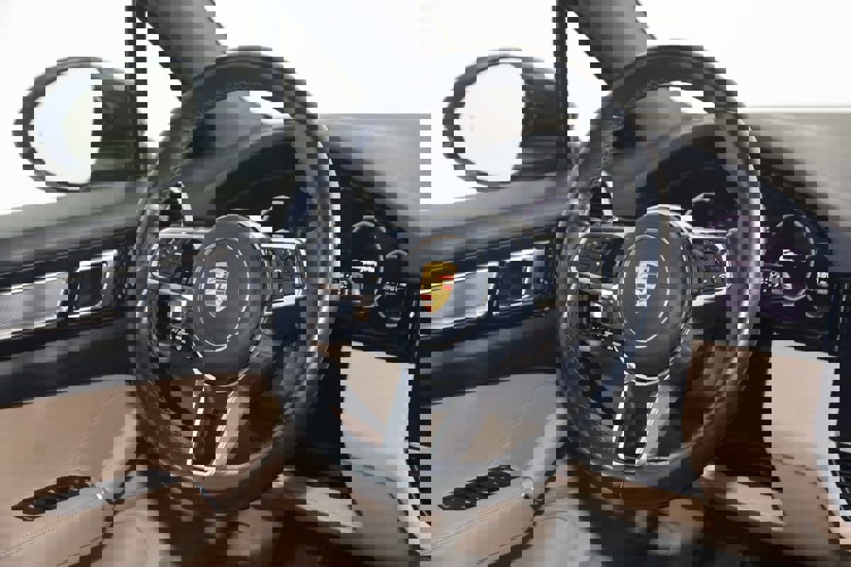 Used 2022 Porsche Cayenne Platinum Edition w/ Premium Package Plus image 28