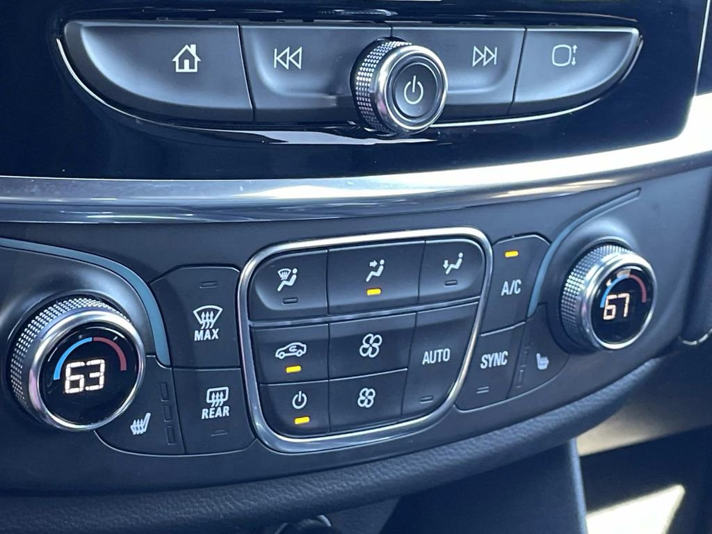 Used 2023 Chevrolet Traverse LT image 22