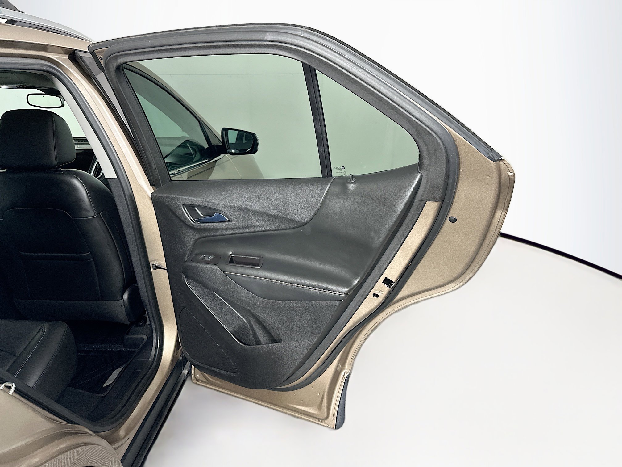 Used 2018 Chevrolet Equinox Premier FWD image 32