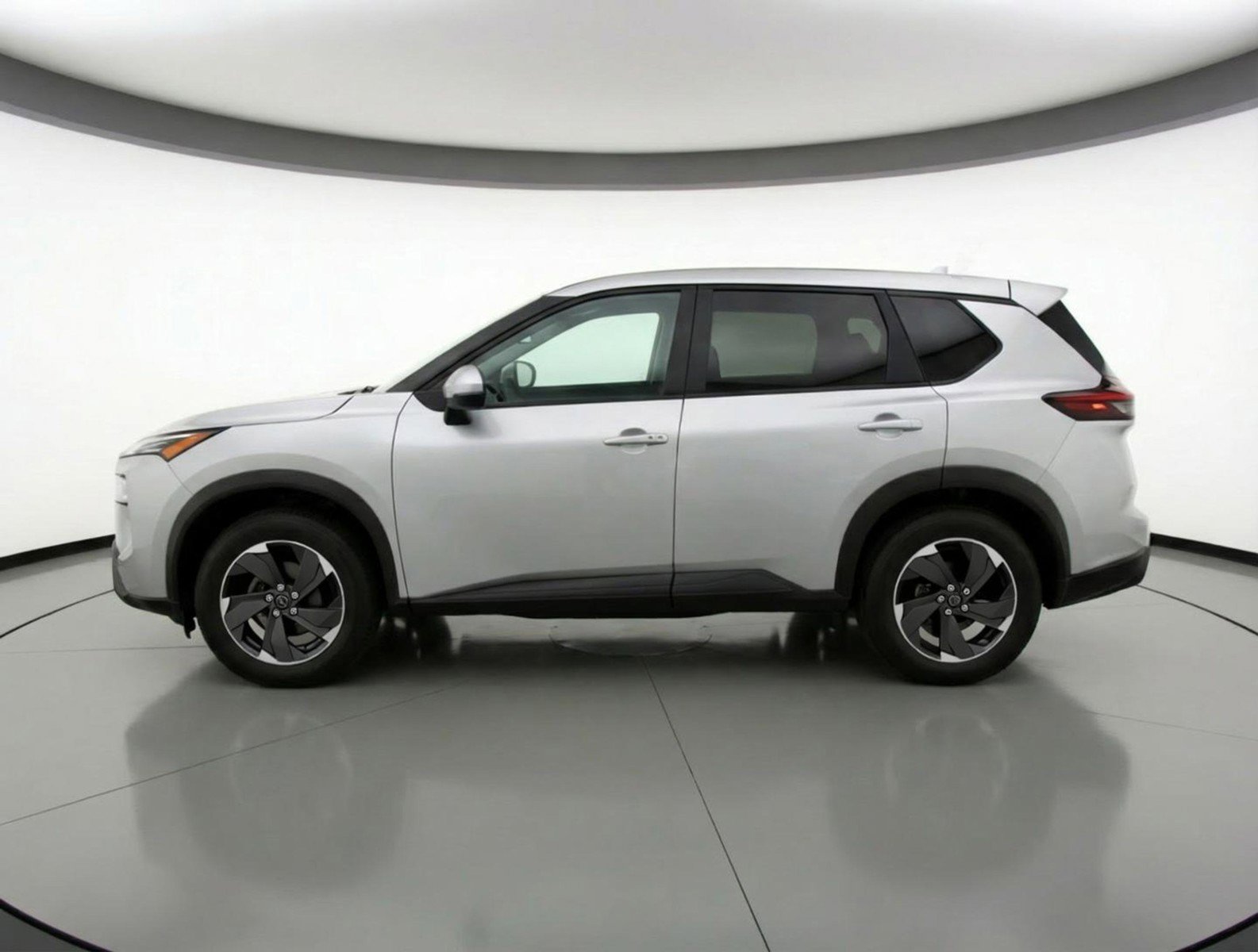 Used 2025 Nissan Rogue SV image 5
