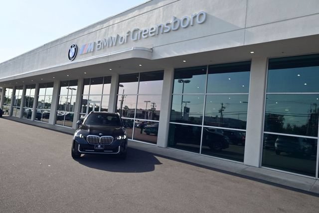 Used 2024 BMW X5 xDrive40i w/ Premium Package AWD/4WD image 3