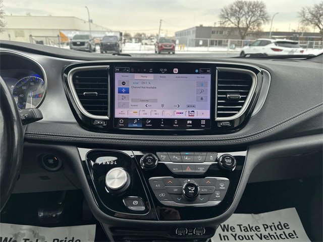 Used 2021 Chrysler Pacifica Touring-L w/ Uconnect Theater Family Group image 46