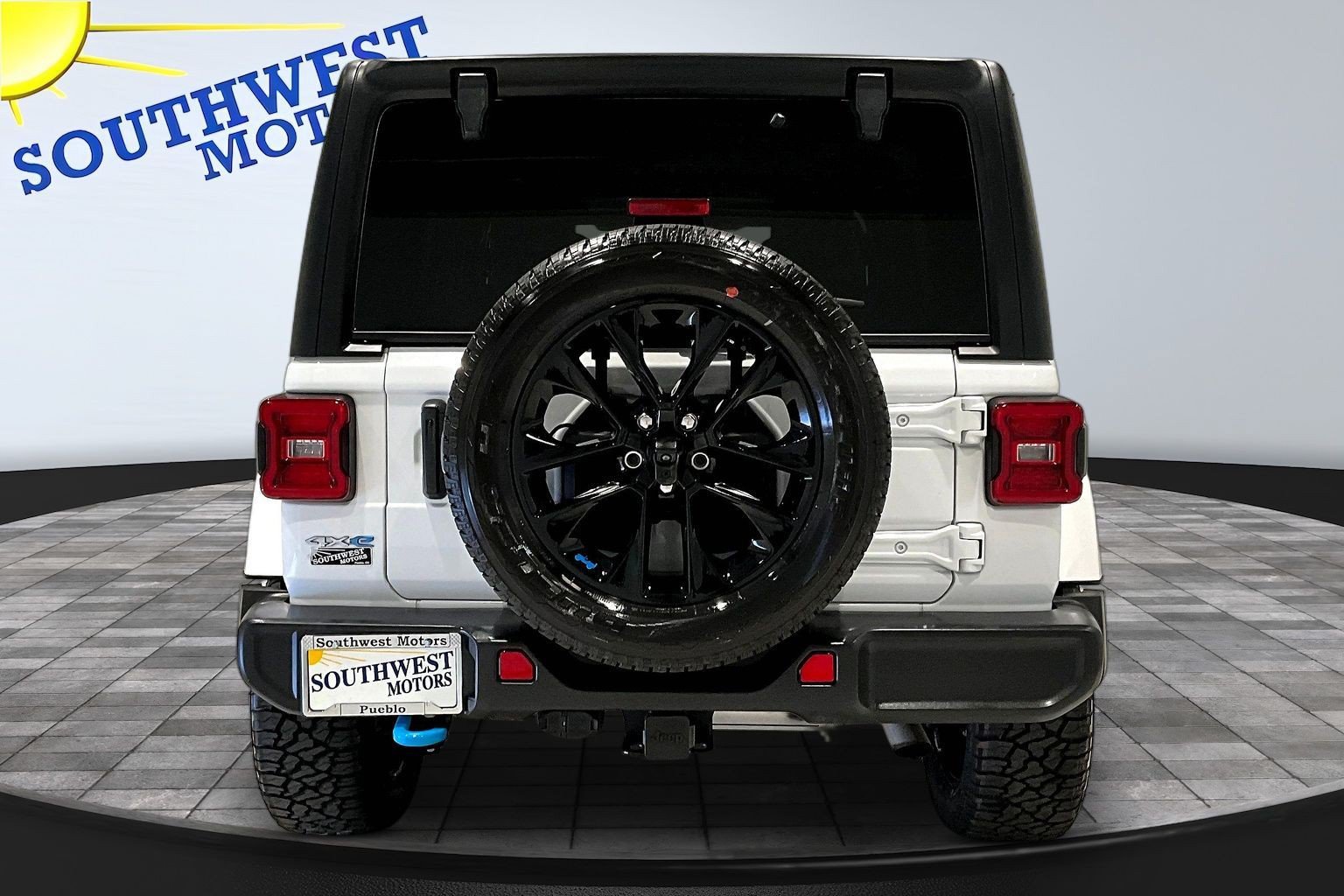 Used 2023 Jeep Wrangler Unlimited Sahara w/ Cold Weather Group AWD/4WD image 6