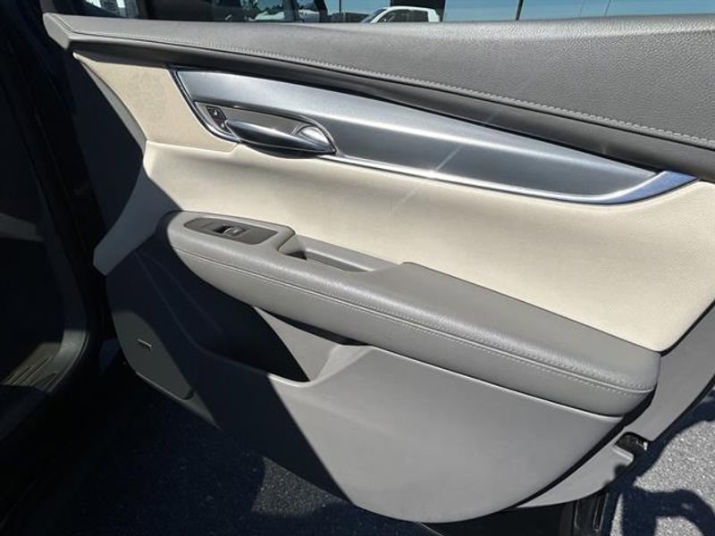 Used 2017 Cadillac XT5 Luxury w/ Driver Awareness Package image 21