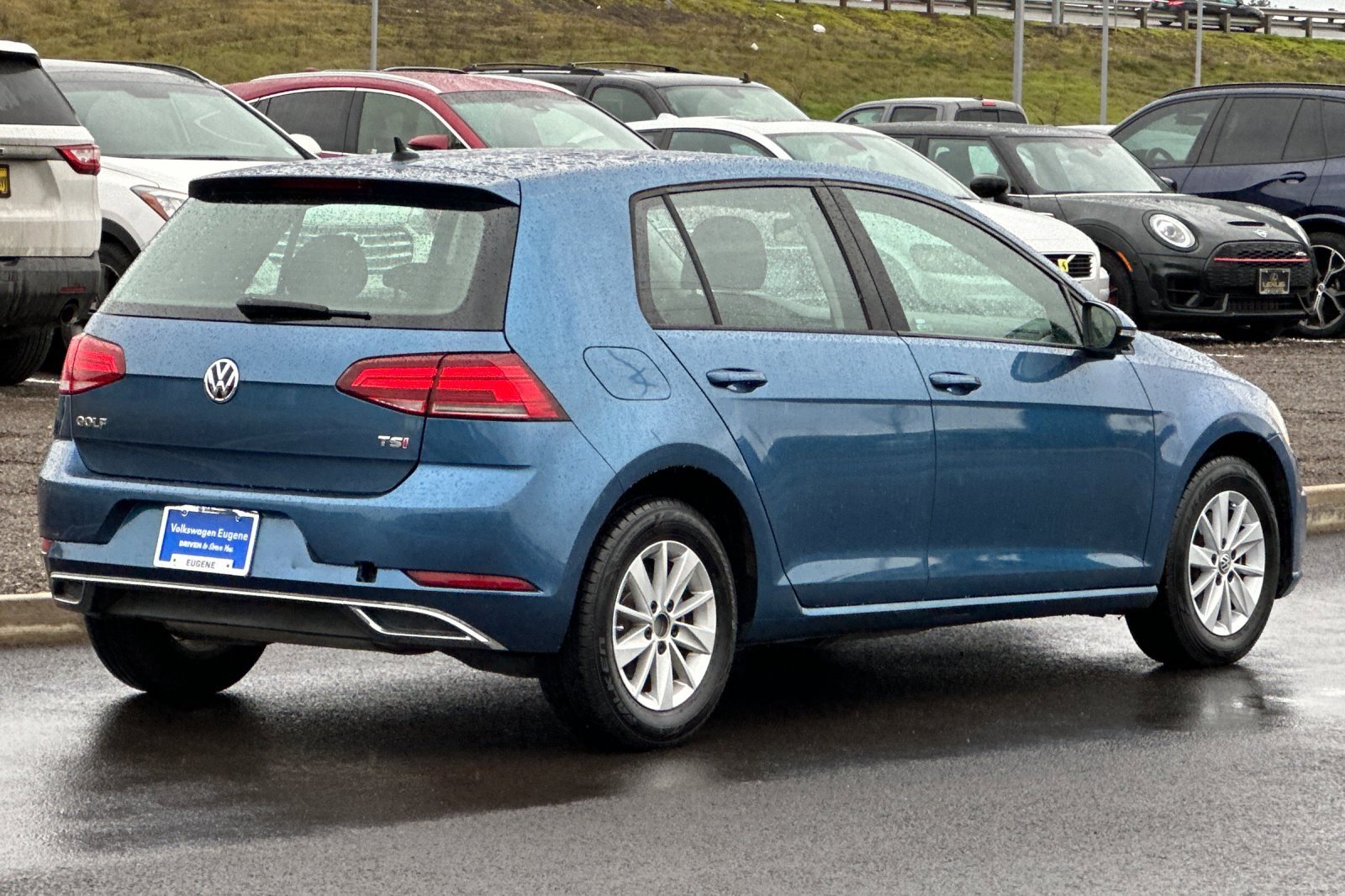 Used 2018 Volkswagen Golf S image 3