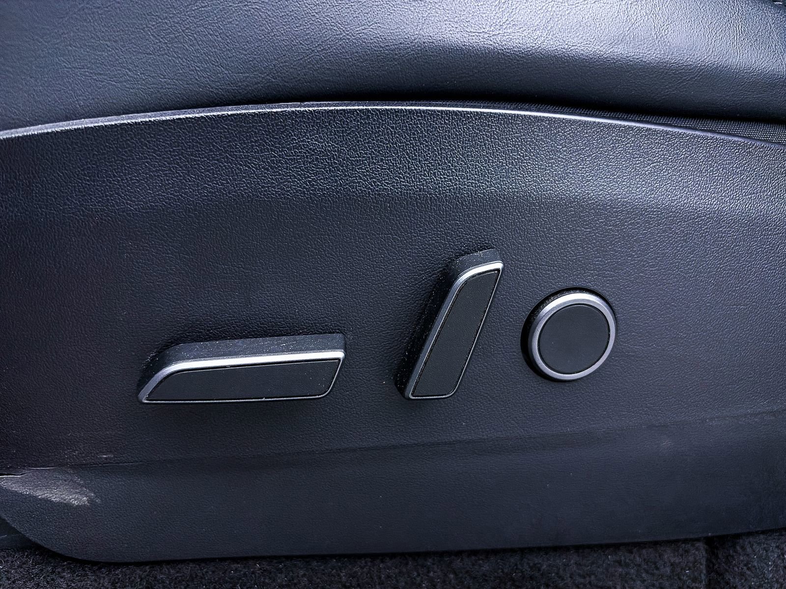 Used 2022 Tesla Model Y Long Range image 19