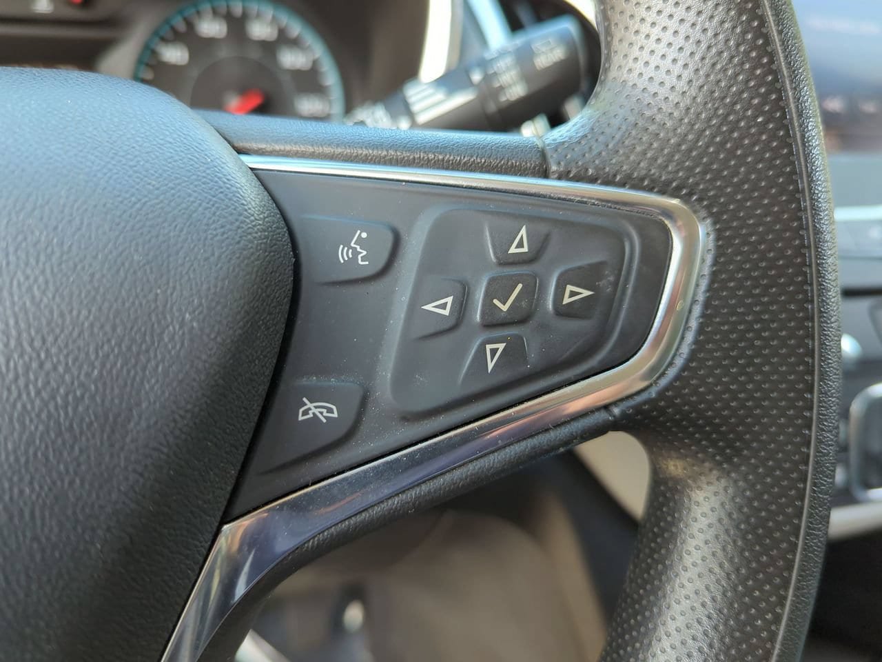 Certified 2020 Chevrolet Equinox LS w/ LS Convenience Package FWD image 12