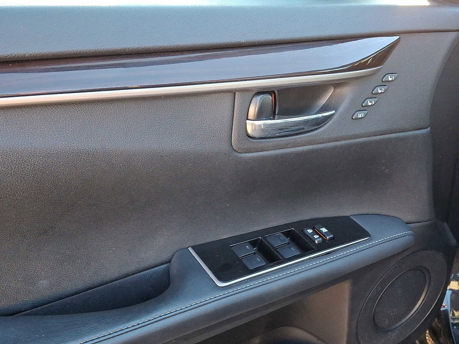 Used 2018 Lexus ES 350 w/ Ultra Luxury Package image 12