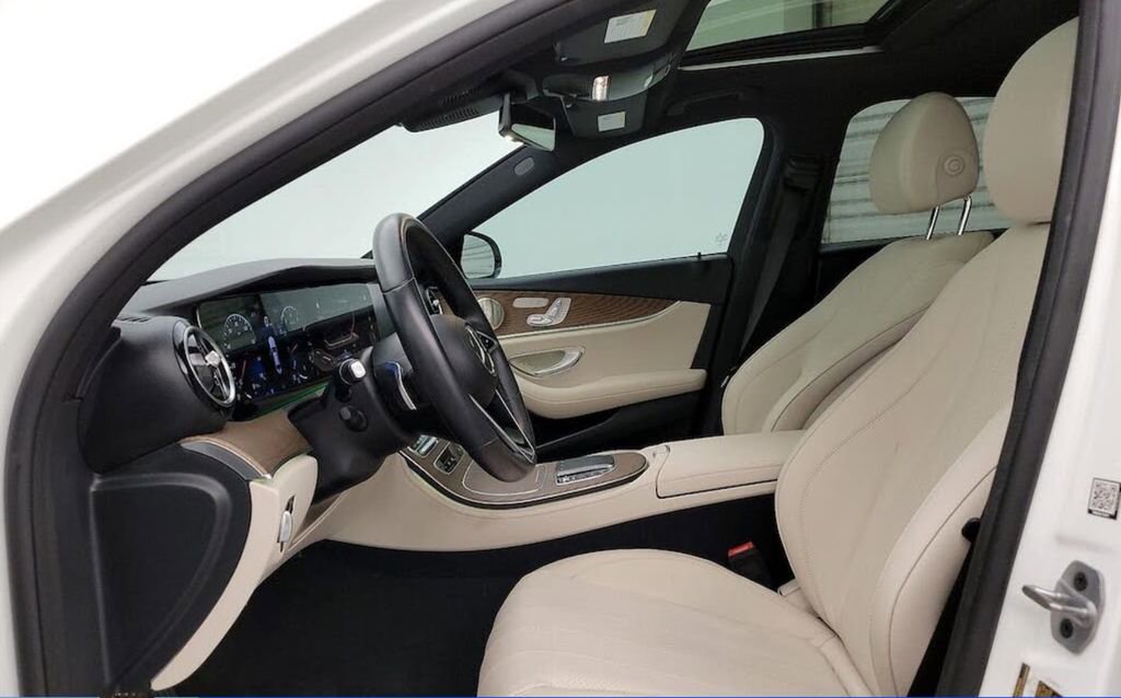 Used 2022 Mercedes-Benz E 350 4MATIC Sedan image 5