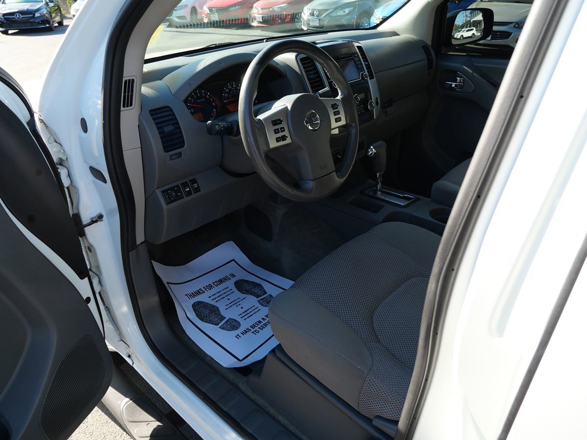 Used 2018 Nissan Frontier SV w/ Value Truck Package AWD/4WD image 9