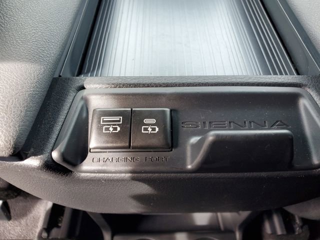 Used 2023 Toyota Sienna XSE w/ XSE Plus Package AWD/4WD image 12
