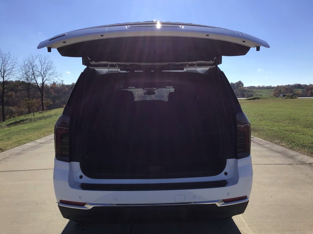 New 2026 Chevrolet Suburban LS image 5