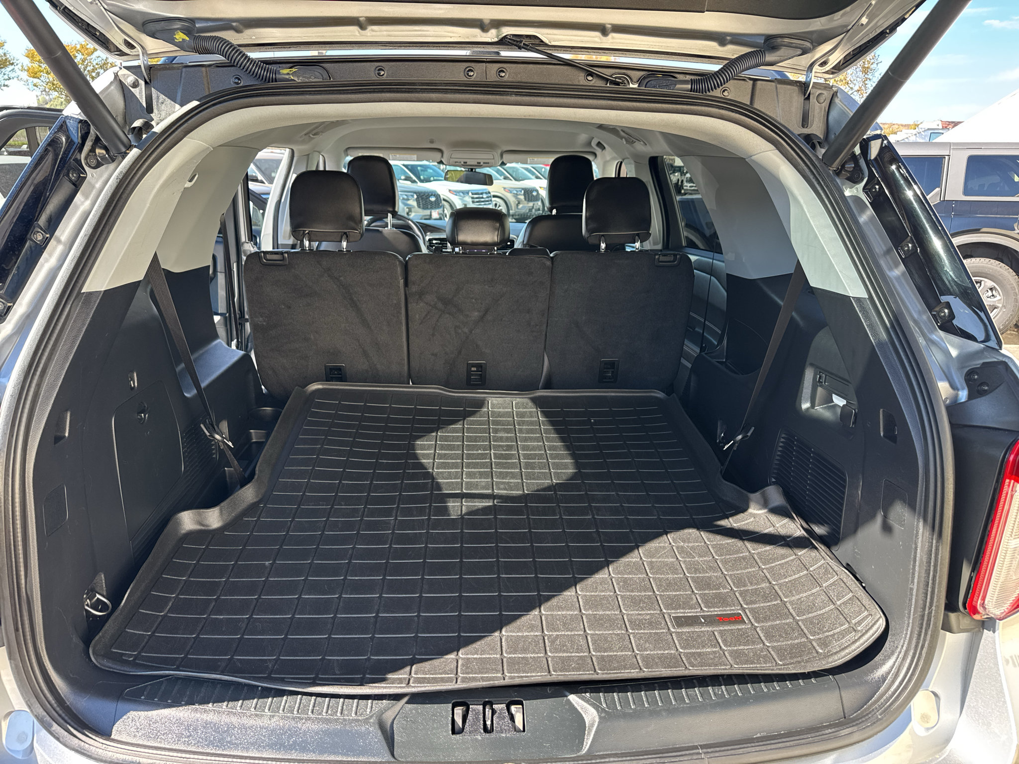 Used 2023 Ford Explorer XLT w/ Equipment Group 202A RWD image 18