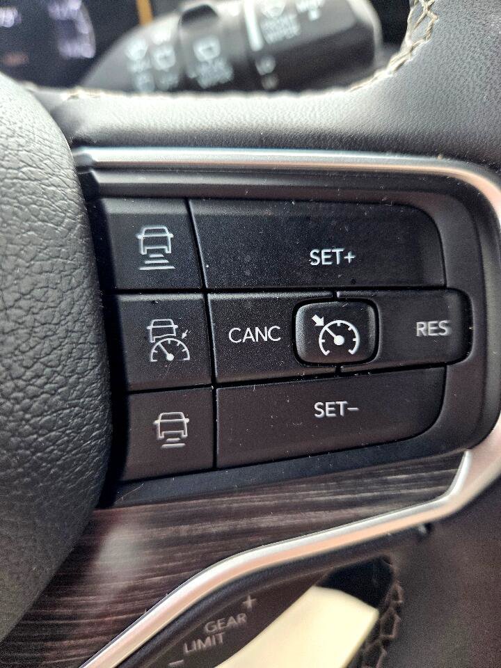 Used 2024 Jeep Wagoneer Series II w/ Flexible Seating Group image 19