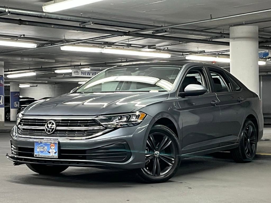 Used 2023 Volkswagen Jetta SE w/ Panoramic Sunroof Package FWD image 2