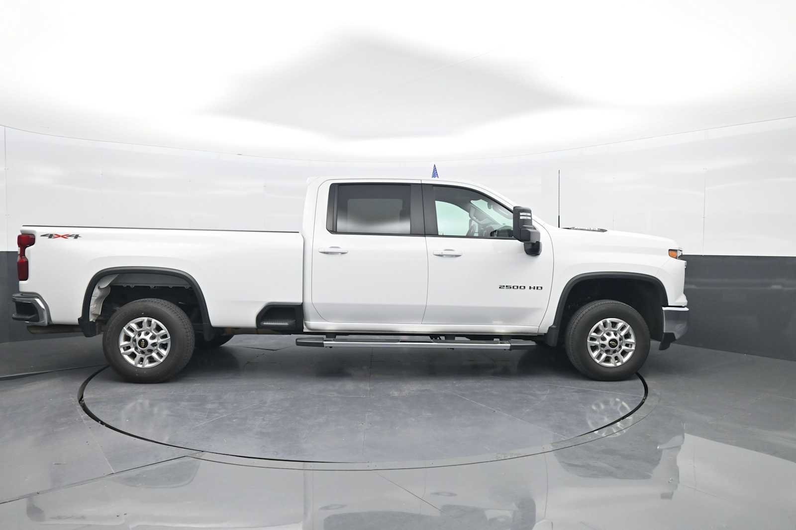 Used 2025 Chevrolet Silverado 2500 LT w/ Convenience Package AWD/4WD image 9