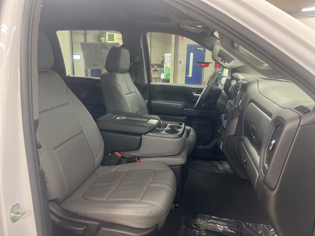 Used 2025 Chevrolet Silverado 2500 Custom w/ Custom Value Package image 9