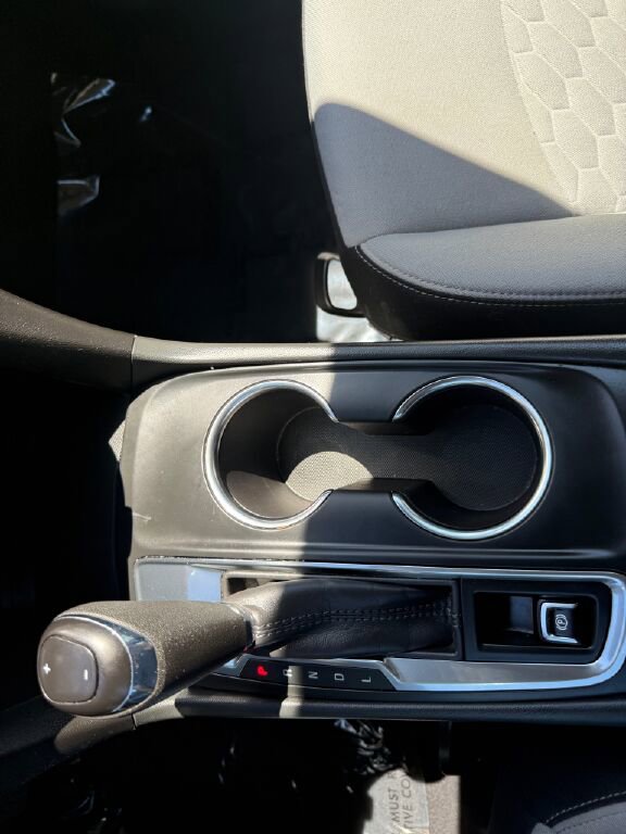 Used 2021 Chevrolet Equinox LS FWD image 20