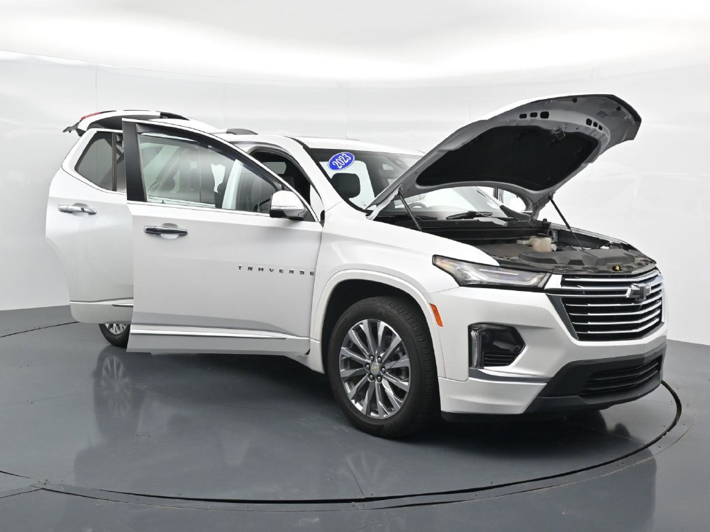 Used 2023 Chevrolet Traverse Premier FWD image 44