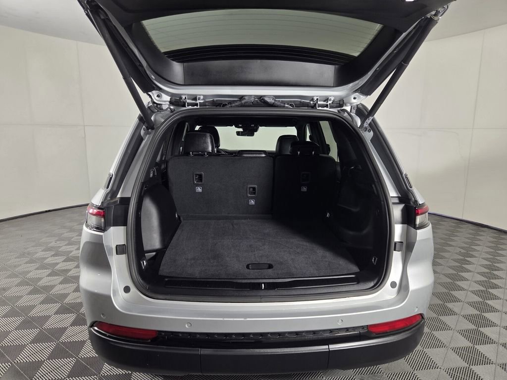 Certified 2025 Jeep Grand Cherokee Altitude image 29