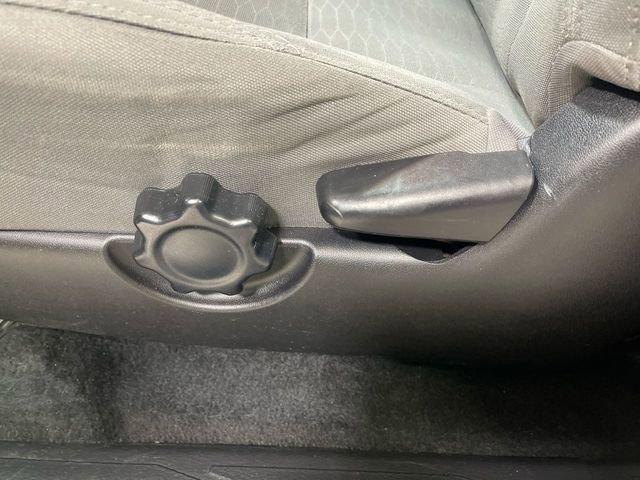 Used 2016 Toyota Tacoma SR image 12