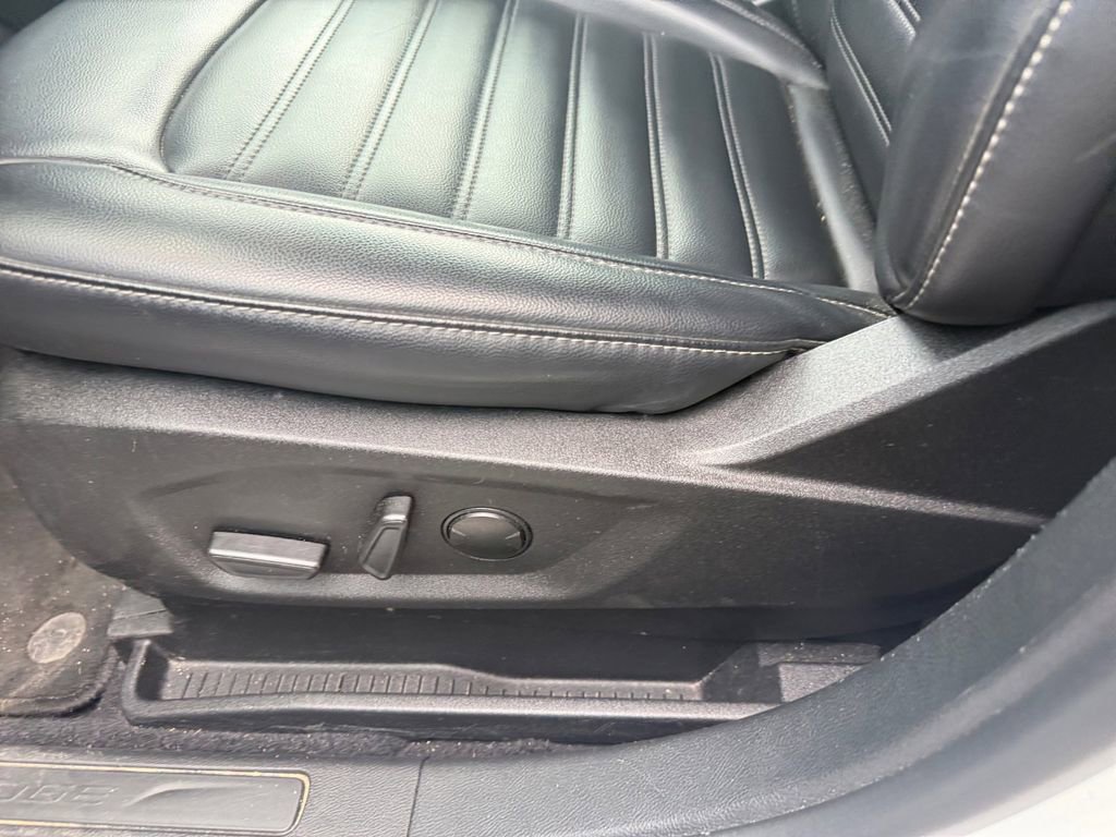 Used 2024 Ford Edge SEL image 11