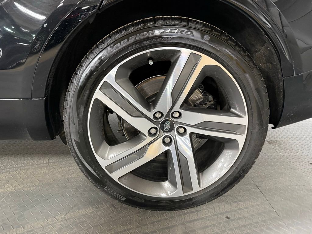 Used 2023 Land Rover Discovery Metropolitan Edition image 7