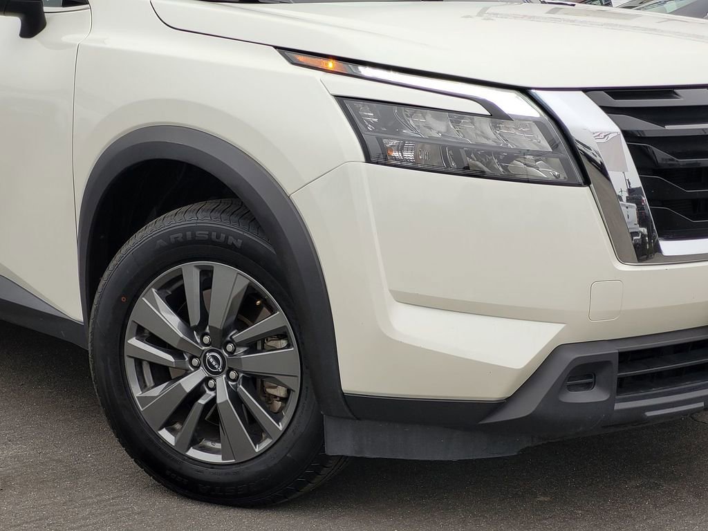Used 2024 Nissan Pathfinder SV FWD image 9