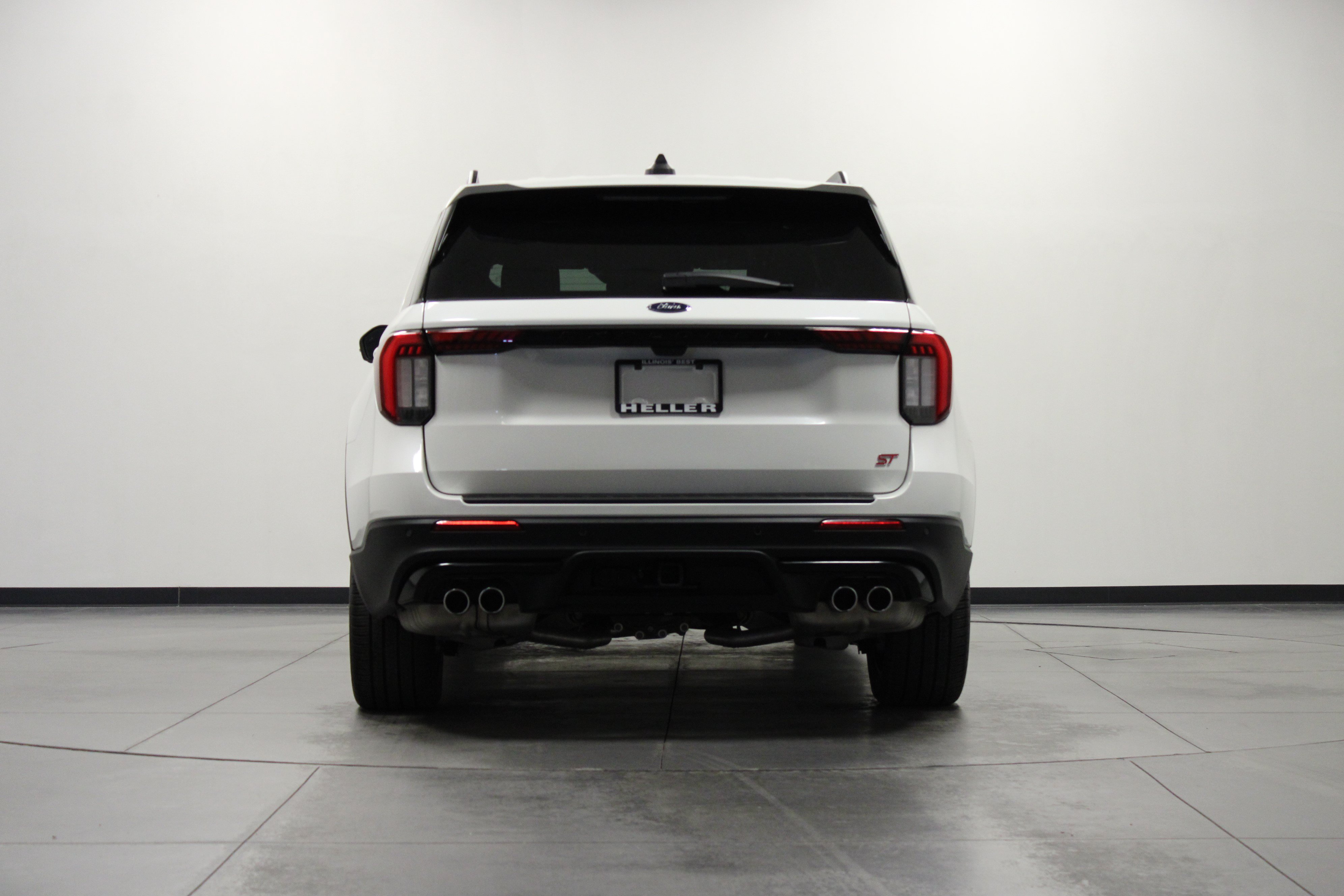 Used 2025 Ford Explorer ST AWD/4WD image 5