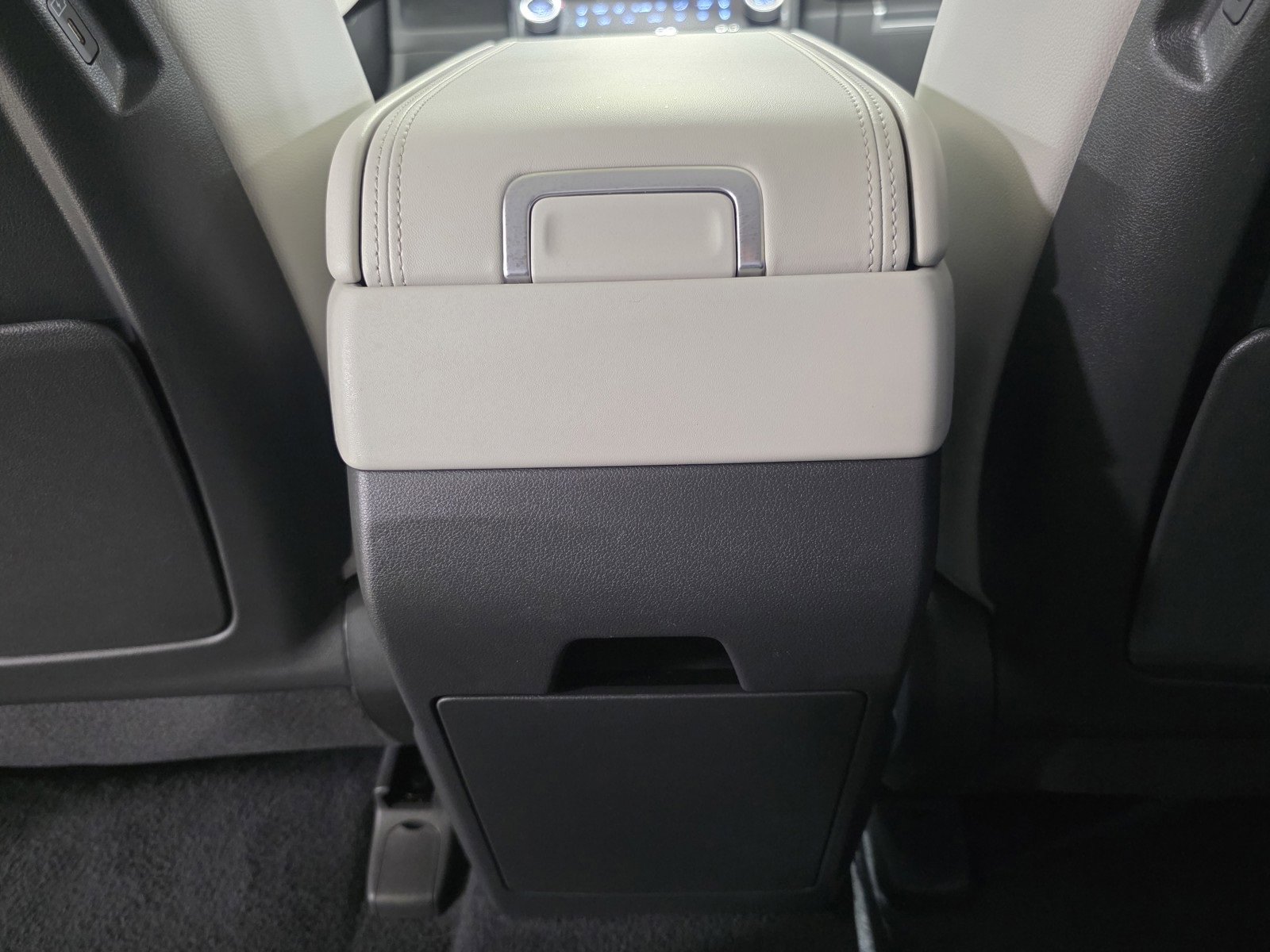 Certified 2025 Hyundai Santa Fe Limited image 17