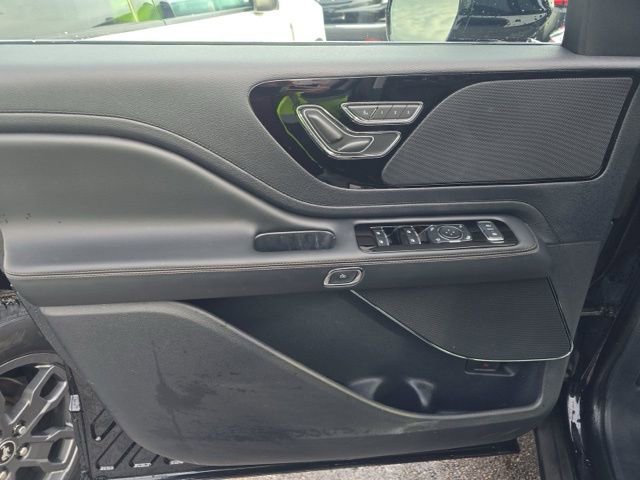 Used 2025 Lincoln Aviator Premiere image 14