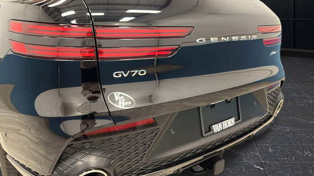 Used 2024 Genesis GV70 3.5T Sport w/ Sport Advanced Package AWD/4WD image 39
