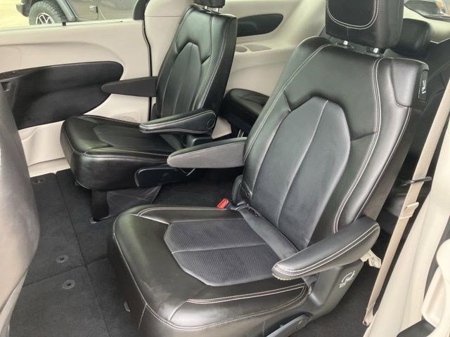 Used 2023 Chrysler Pacifica Touring-L AWD/4WD image 20