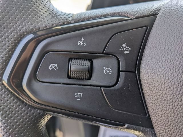 Used 2025 Chevrolet Trax LT FWD image 19