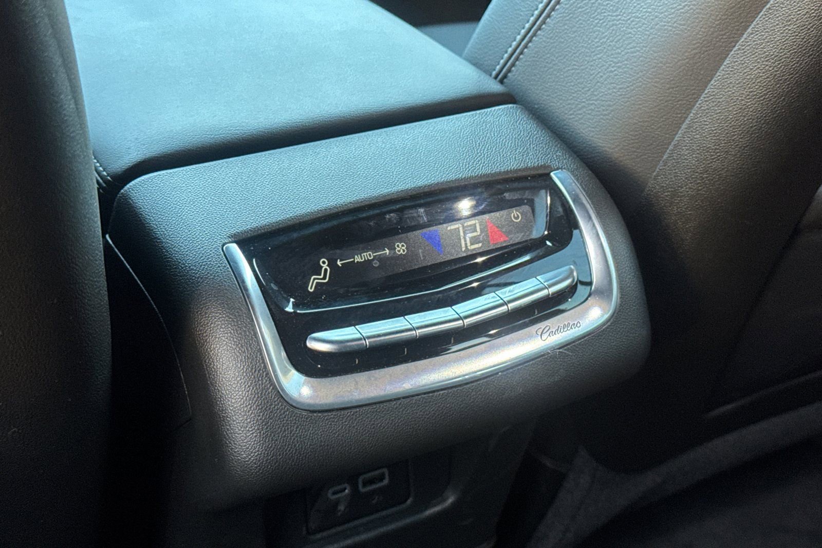 Used 2025 Cadillac XT6 Luxury image 39