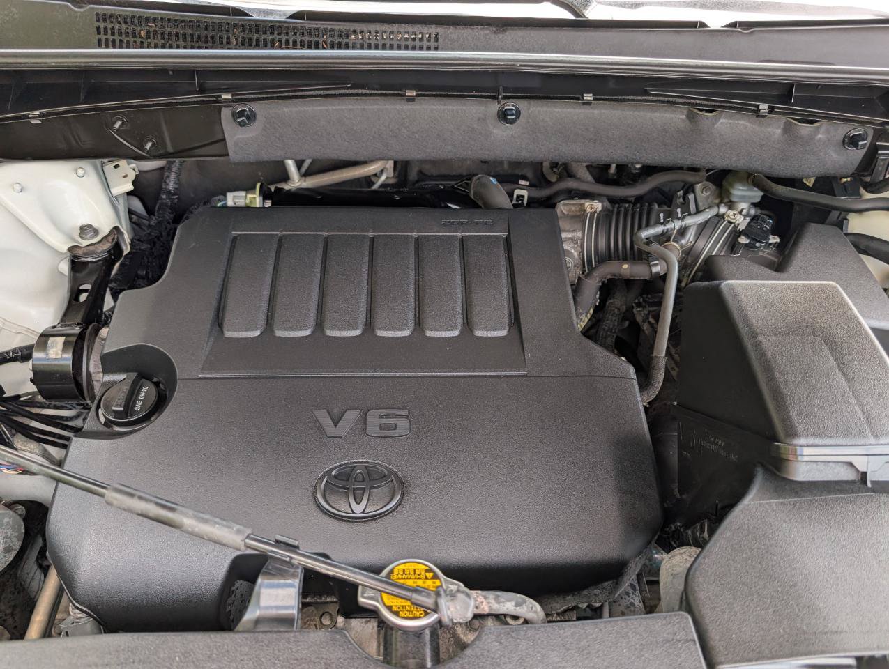 Used 2014 Toyota Highlander LE FWD image 24