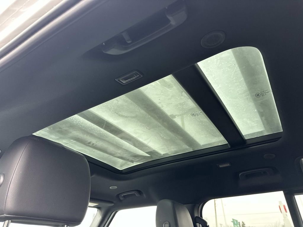 Used 2023 Land Rover Defender 110 S image 13