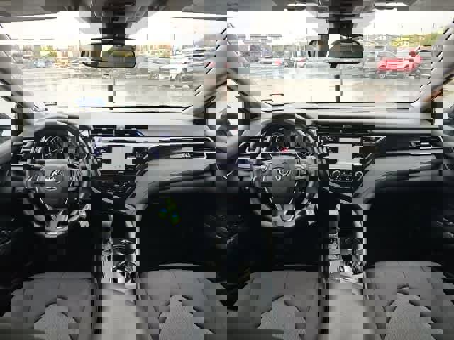 Used 2020 Toyota Camry LE image 19