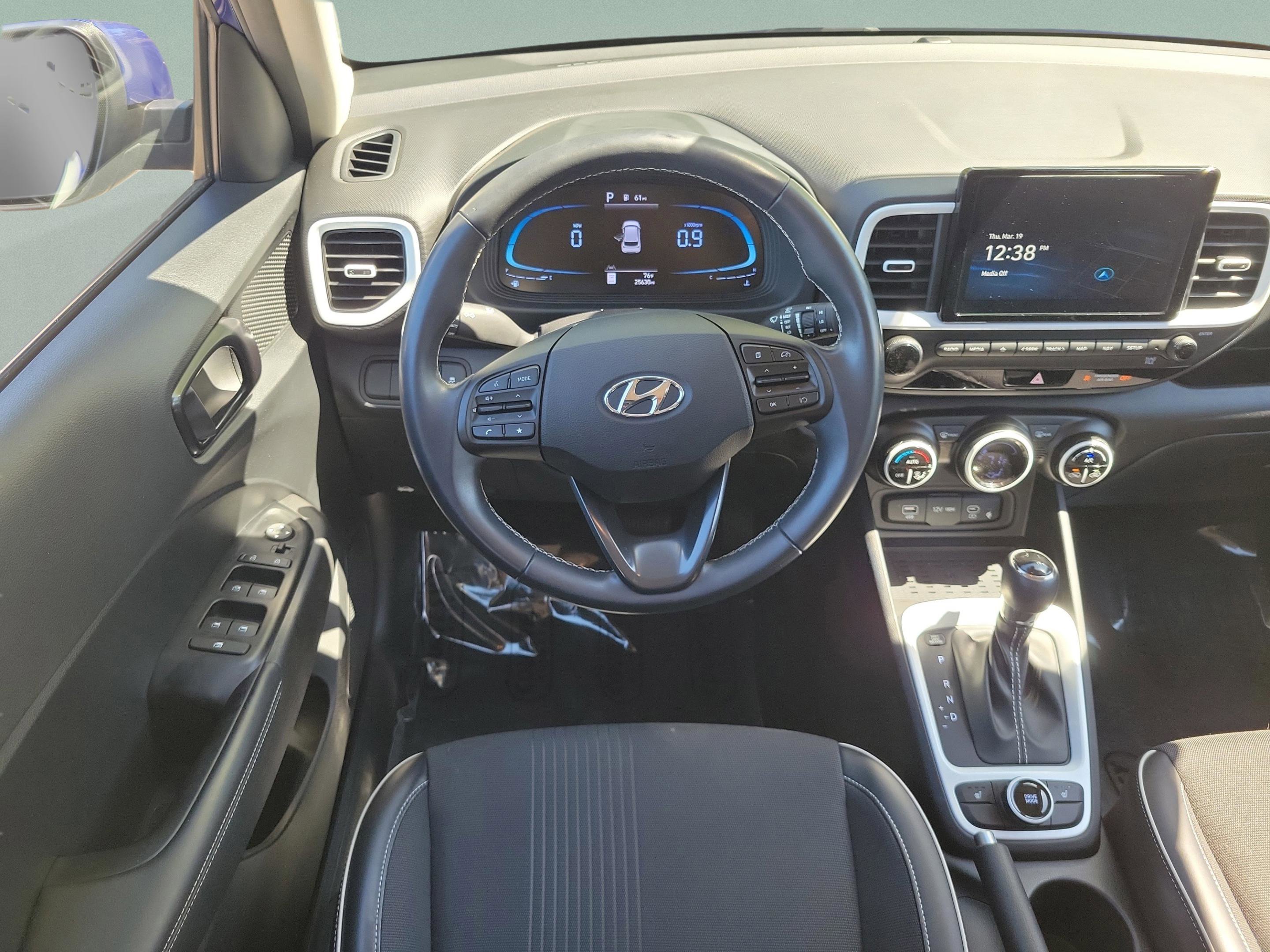 Certified 2023 Hyundai Venue Limited w/ Cargo Package image 11