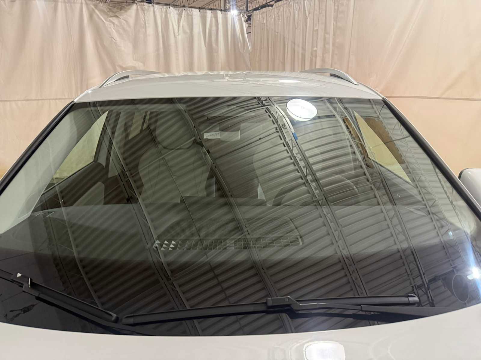 Certified 2025 Volkswagen Tiguan SE image 14