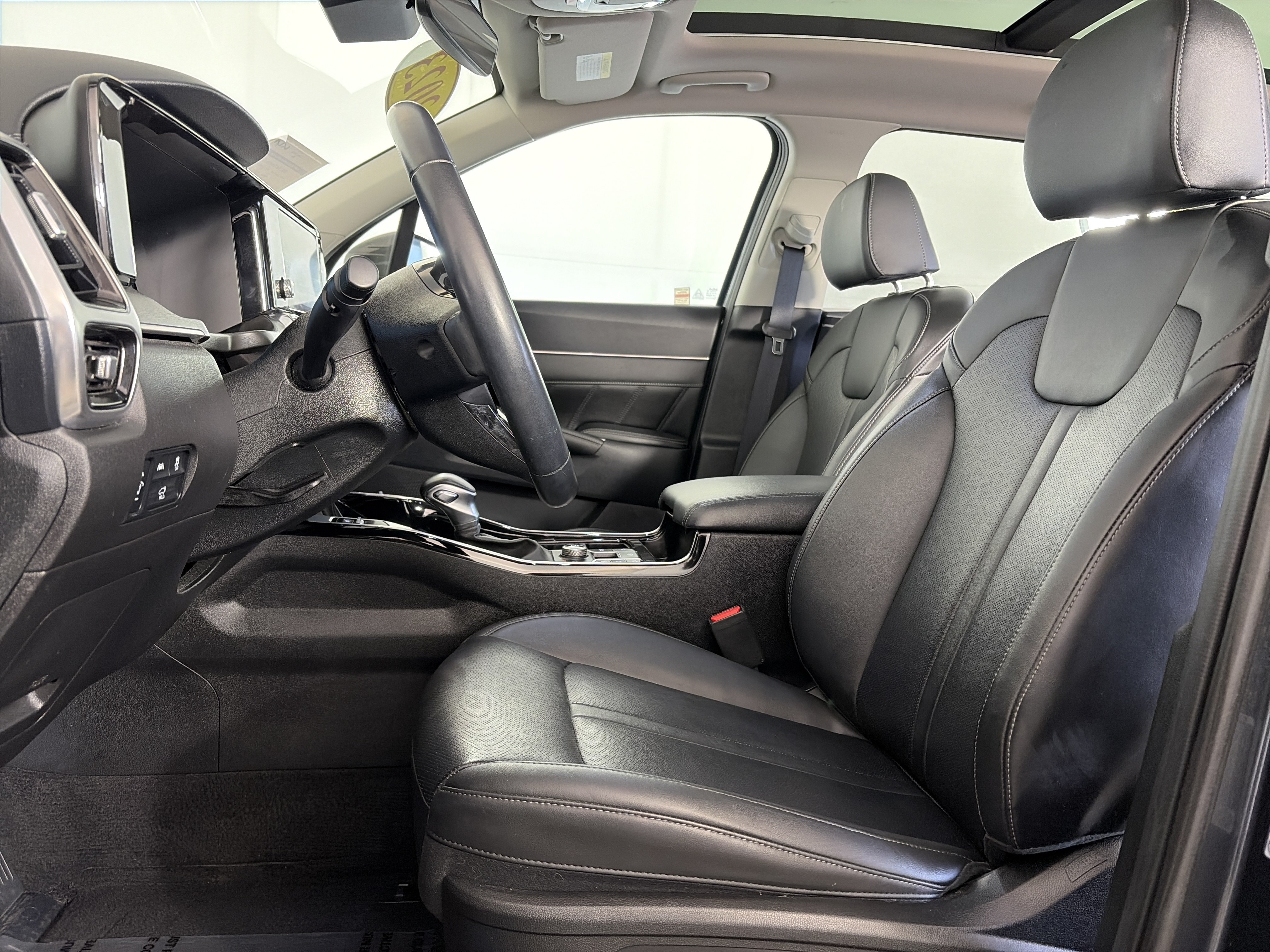 Used 2023 Kia Sorento SX AWD/4WD image 6