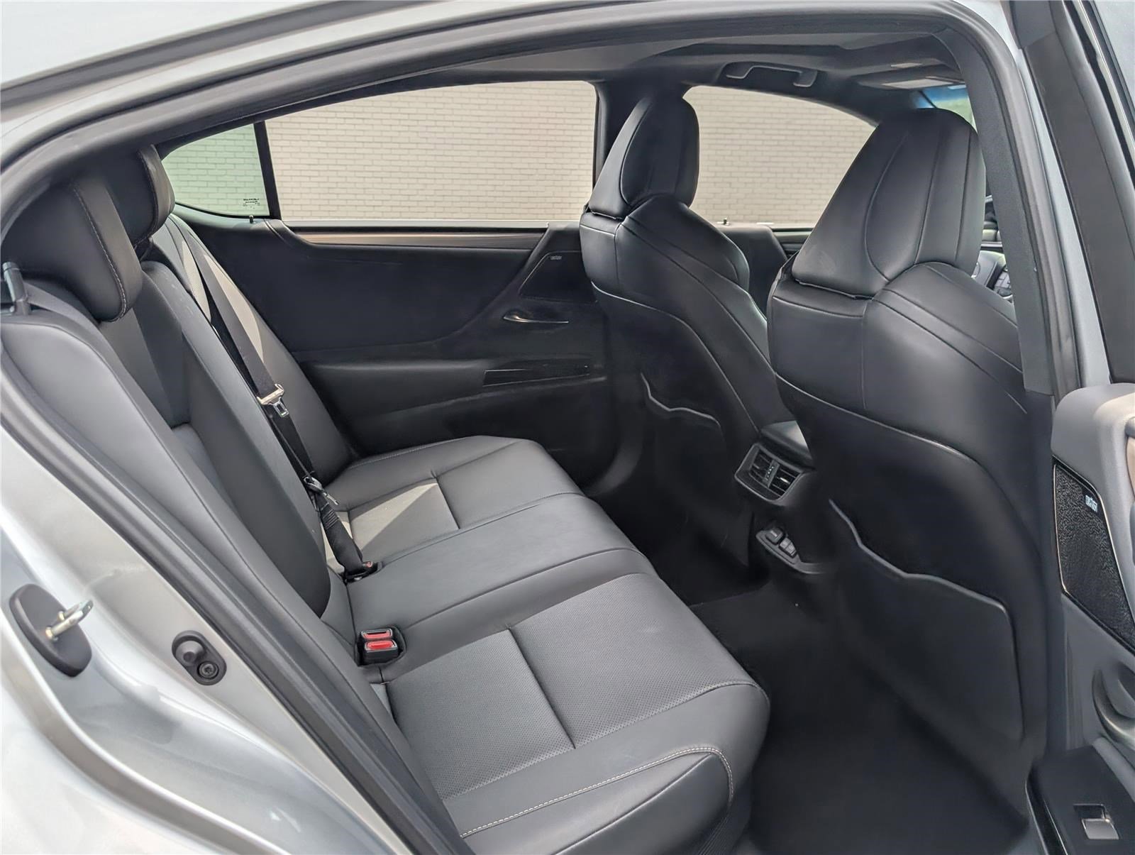 Used 2024 Lexus ES 300h F Sport image 12