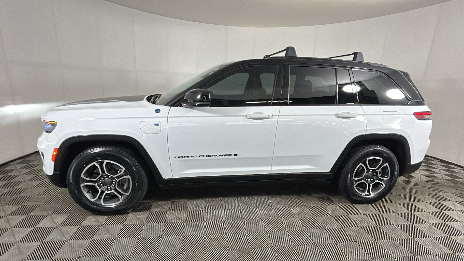 Used 2023 Jeep Grand Cherokee Trailhawk AWD/4WD image 6