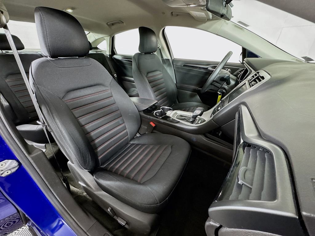 Used 2016 Ford Fusion SE image 27