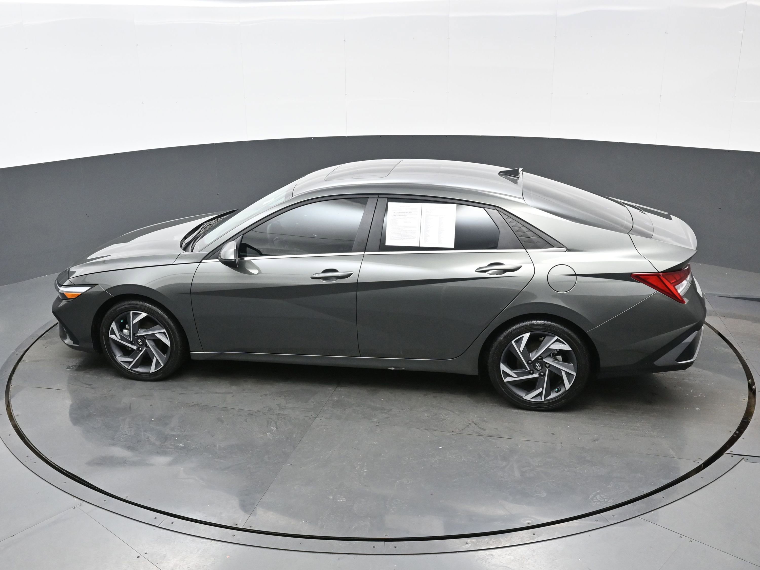 Certified 2024 Hyundai Elantra Limited image 35