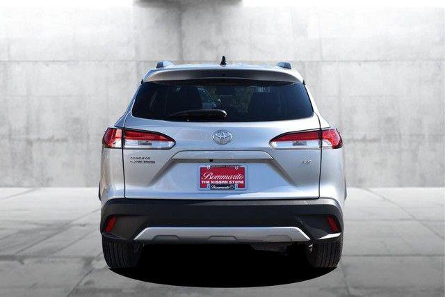 Used 2025 Toyota Corolla Cross LE image 6