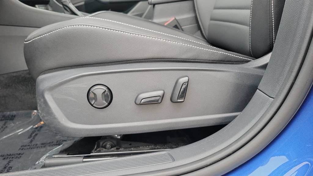 Used 2022 Volkswagen Jetta SE FWD image 16